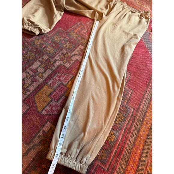 Vuori Boyfriend Jogger Sweatpants in Goldenrod Heather Small - Picture 7 of 7